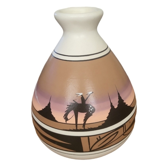Vintage Navajo Mesa Desert Pottery Vase - Picture 1 of 9